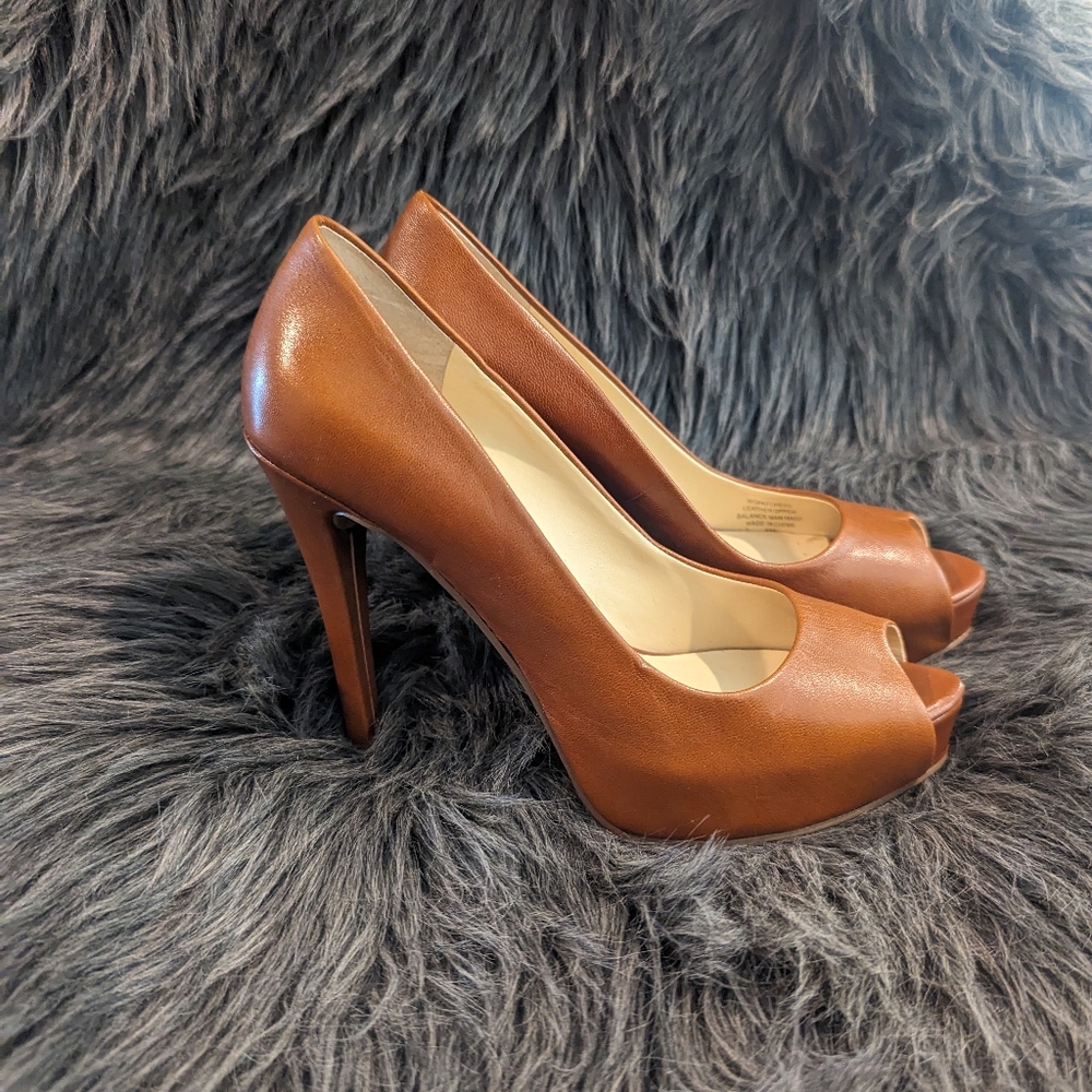 Guess peep toe pumps